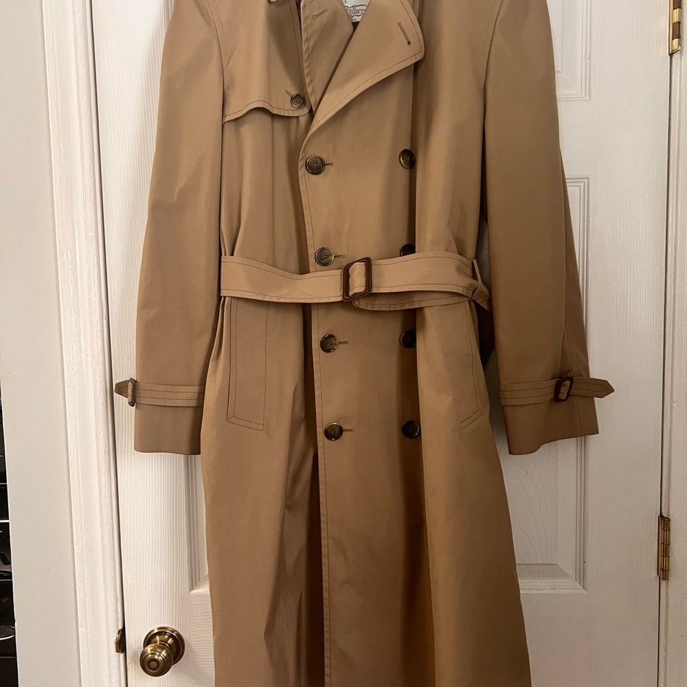 Elegant Men's Tan Trench Coat